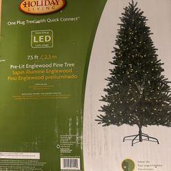 7.5 Tall Prelit Warm Christmas Tree