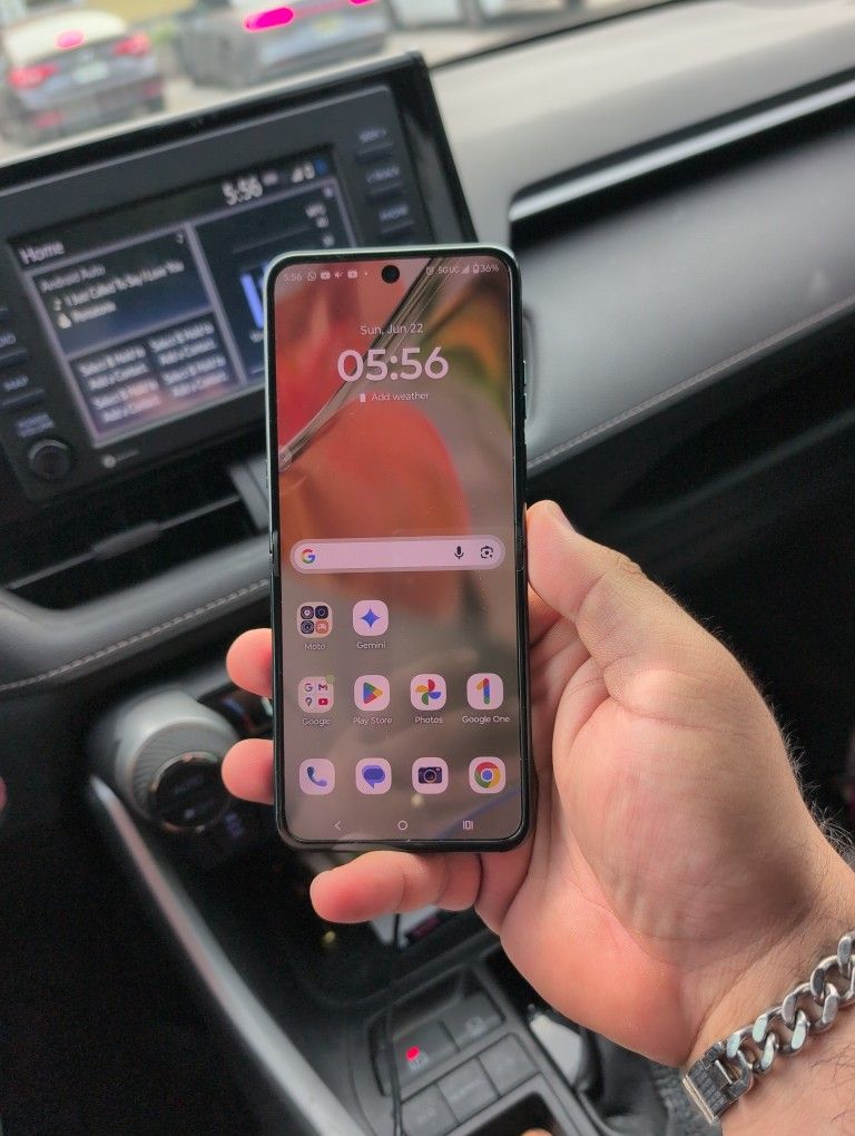 2025 Moto Razr Ultra Unlocked