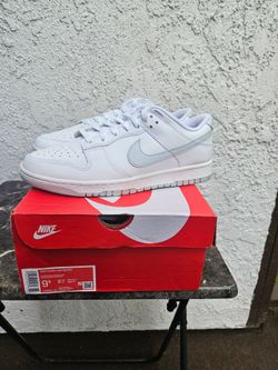 BRAND NEW WITH BOX MENS NIKE DUNK LOW RETRO SIZE 9.5 WHITE & GREY SHOES