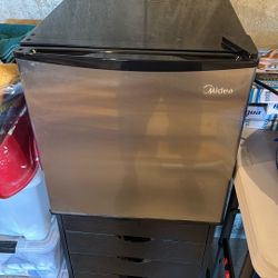 Cube Refrigerator Freezer 