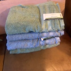 4 Set Of Brand New Bath Towel’s  30x 54