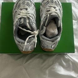 Bottega Veneta Size 6 womens