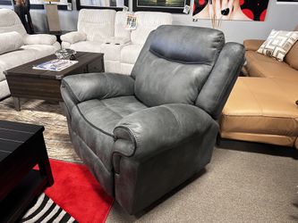 Manual Recliner! $399 💙✨ 