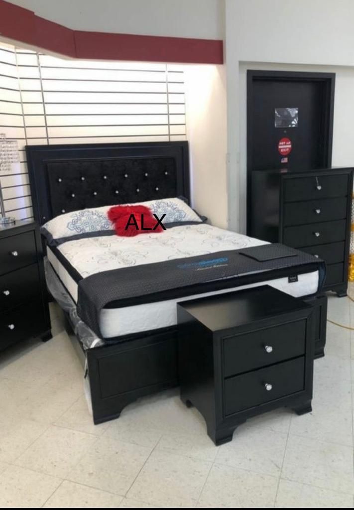 Brand New Queen Bedroom Set 4 Piece LED