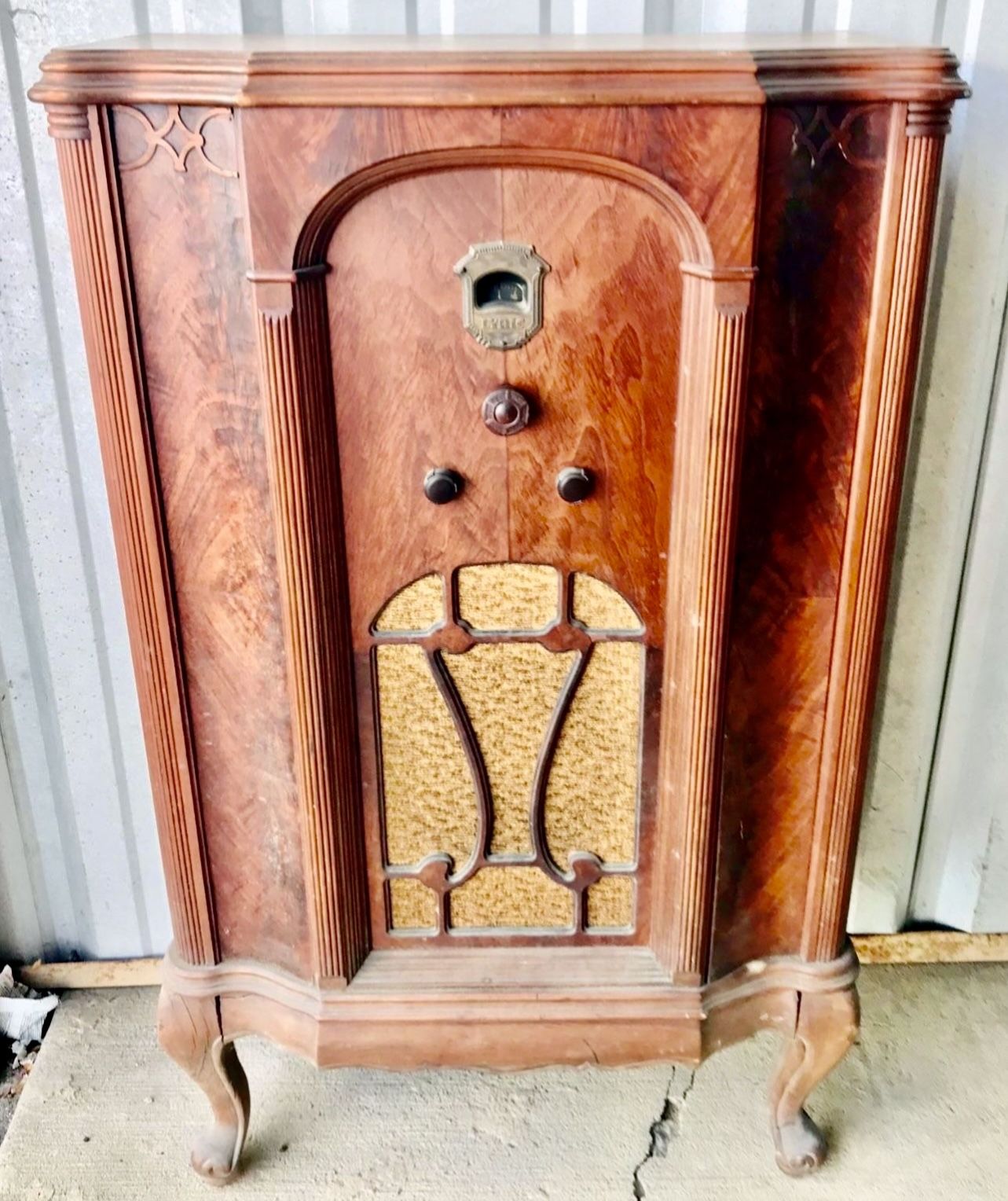 Beautiful Antique Vintage early 1900’s Wurlitzer Lyric High End Radio in Fancy Wood Cabinet for your home, business, bar, etc. Very Rare!!