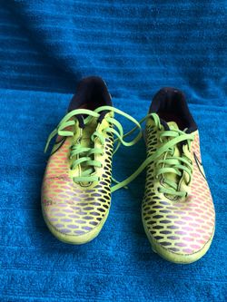 Nike soccer shoes kids
