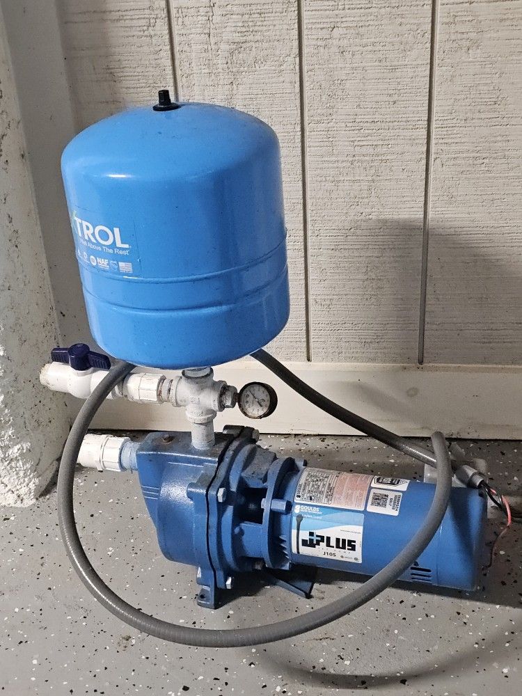 1HP Goulds J10S Well Pump, Tank, and Pressure Gage - Perfect Working Condition!!!