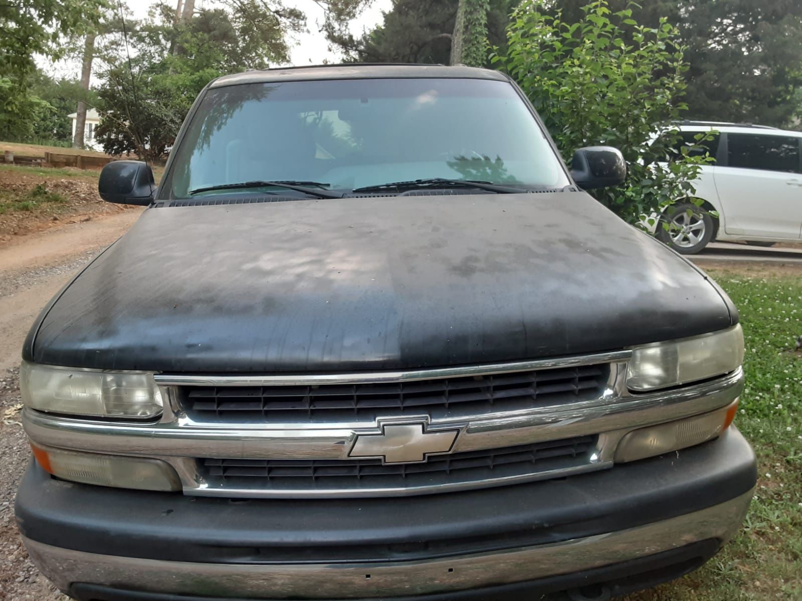Photo I Have 2000 Tahoe For sale Runs good Need Transmission 220 Miles clean title