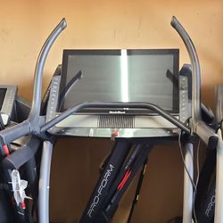 Nordictrack Commercial X32i with 40% incline - 22" wide belt - 1799$ 