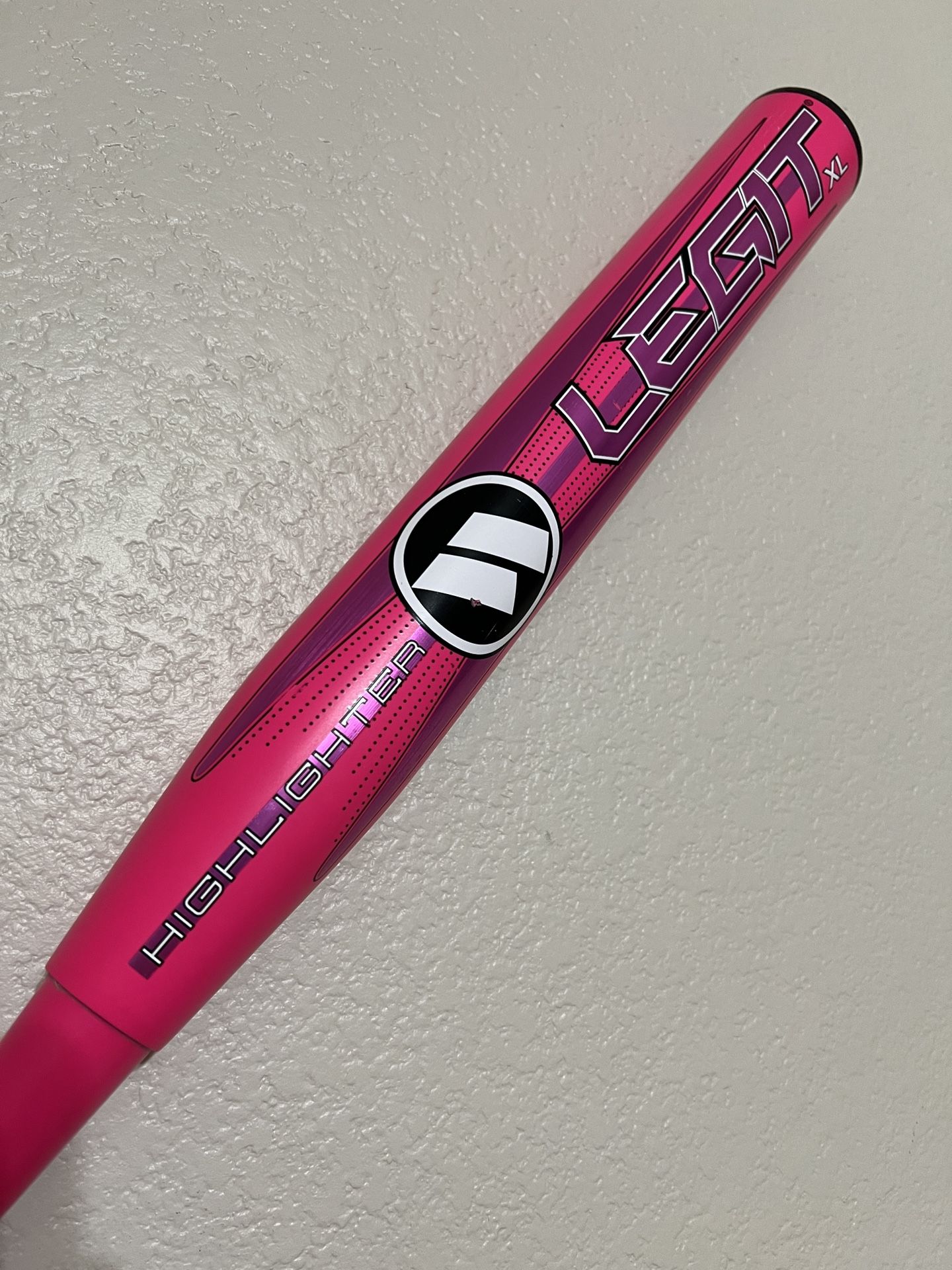 Worth Legit XL Pink Highlighter USSSA 34/27 SlowPitch Softball Bat