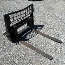 Caterpillar Skid Steer Pallet Forks 