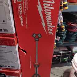 Milwaukee M18 ROCK ET Tower Light /Charger. Tool-Only