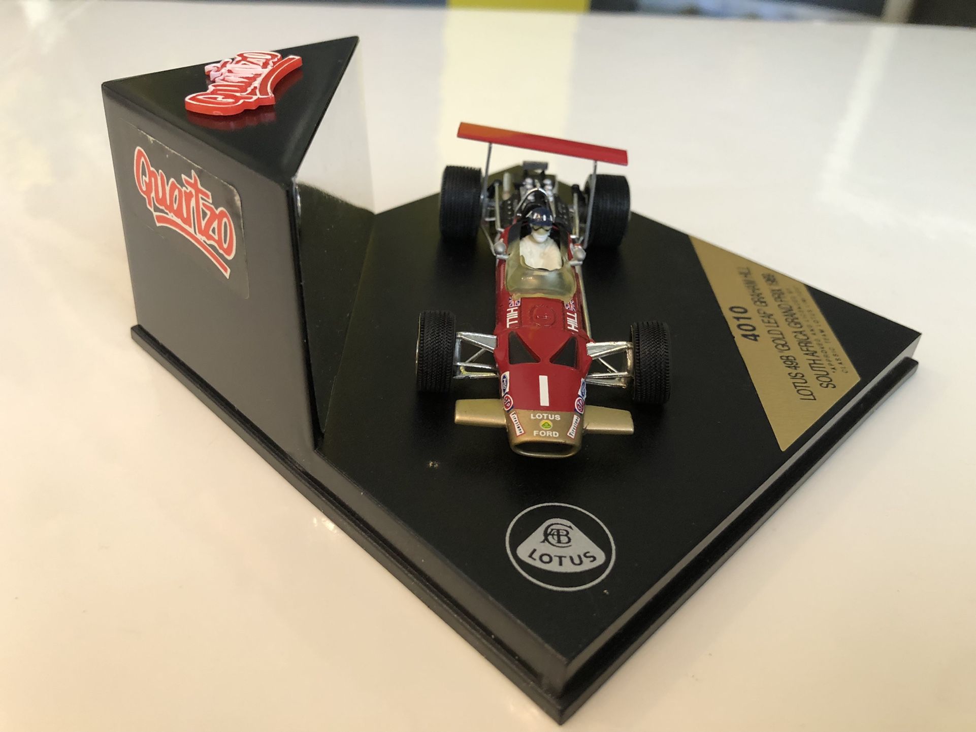 ミニカー Quartzo 4011,4012 LOTUS49B GOLD LEAF 69 001dcd59a676427da662fe974225b4
