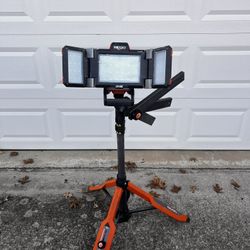 Ridgid GEN5X Tripod LED Work Light – Works Great – Some Cosmetic Wear No Battery But Plugs In