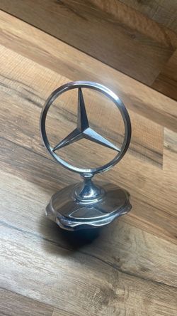 Mercedes-Benz hood ornament