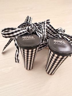 Checkered pumps