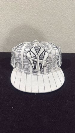 New York Yankee off brand new era hat 7 7/8 XL size