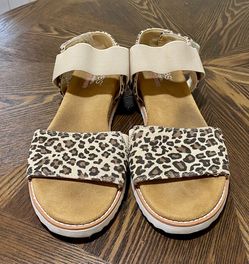 BOBS from Skechers Memory Foam Leopard Print Sandals Size 10