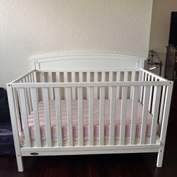🍼 White Baby Crib – Sturdy, Well-Used, Priced to Sell 