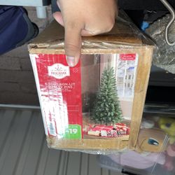 Six Foot Brand New Christmas Tree Green Pine