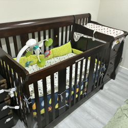 Wooden Crib With Drawers 