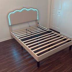  Full bed frame cloud-shaped upholstered headboard with LED lights