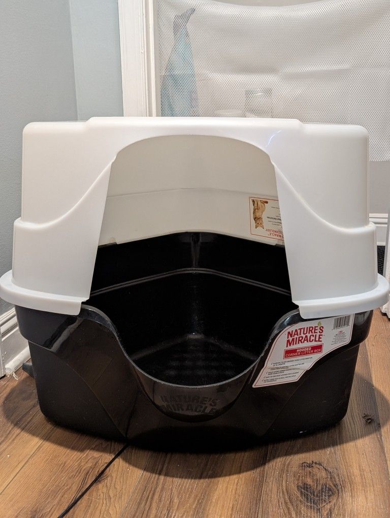 Nature’s Miracle Hooded Corner Litter Box, With Odor Control Charcoal Filter