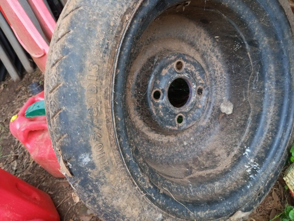 Trailor Tire 4 Lug T105//80D13