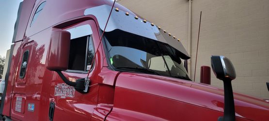 15 Freightliner Cascadia Windshield 