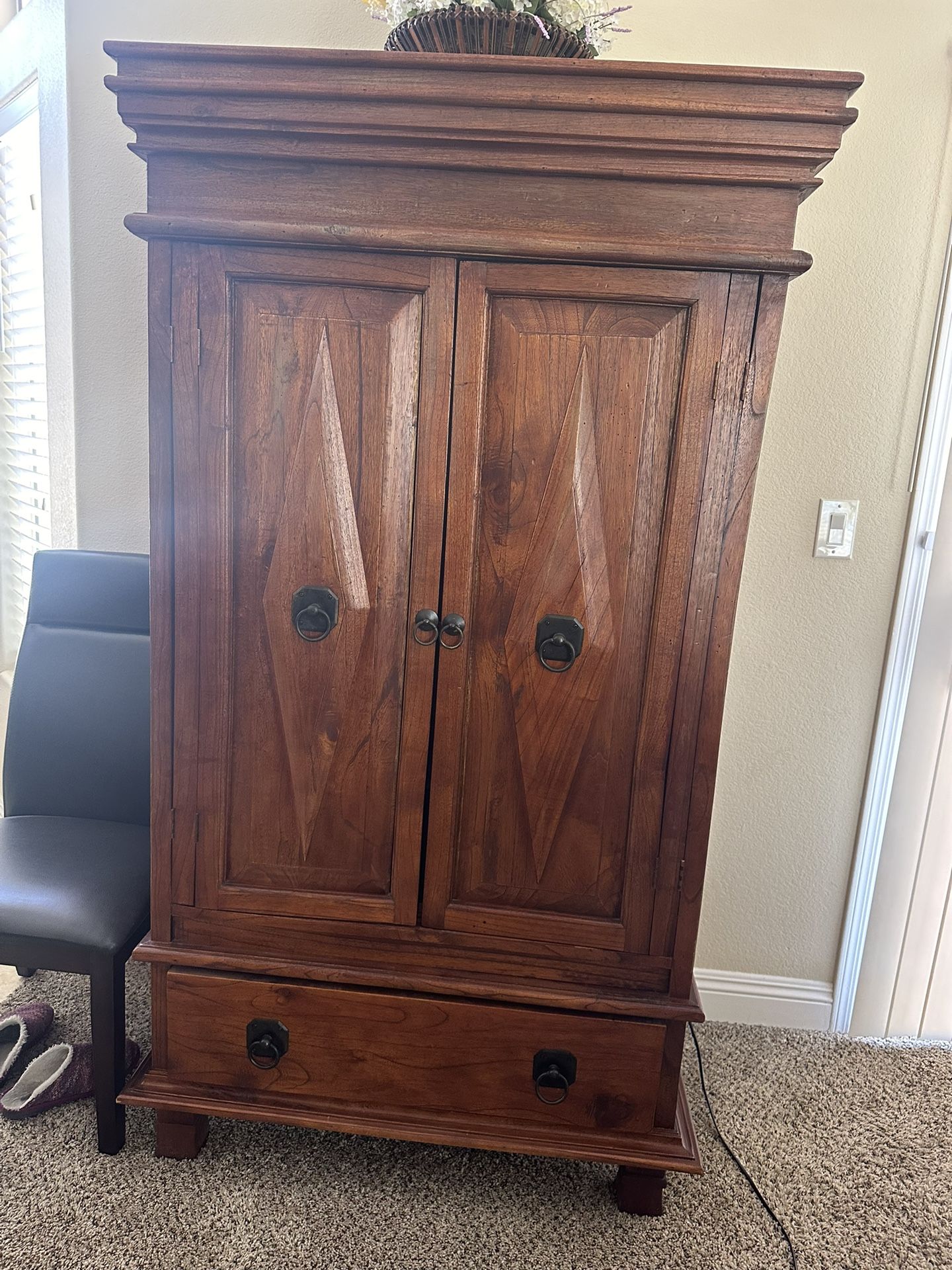 Gorgeous Armoire w/ Drawers