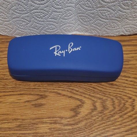 RAY- BAN  BLUE & RED YOUTH  RED  &  BLUE UNISEX HARD SHELL  EYE GLASSES CASE  ONLY  IN  GOOD  CONDITION  