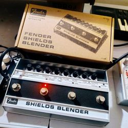 Fender Shields Blender Fuzz Pedal Guitar