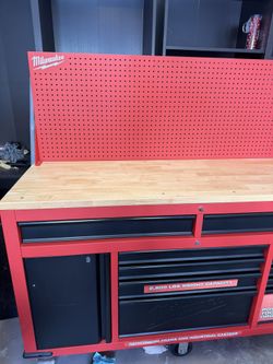 Milwaukee 61” Mobile Workbench 48-22-8561 - Like New