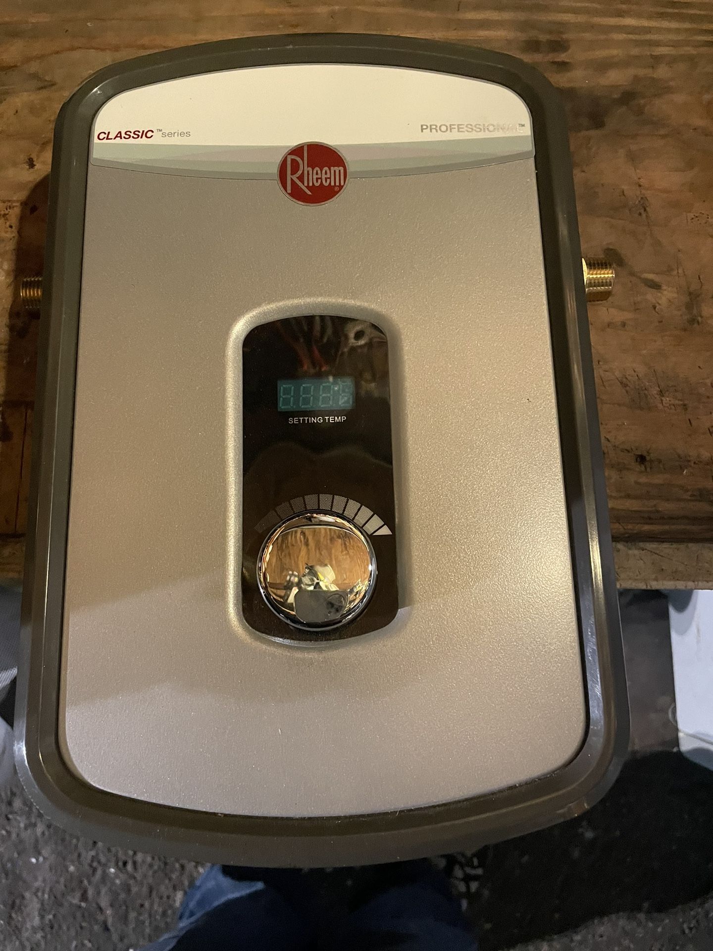 Rheem Professional tankless water heater classic series RTEX 13