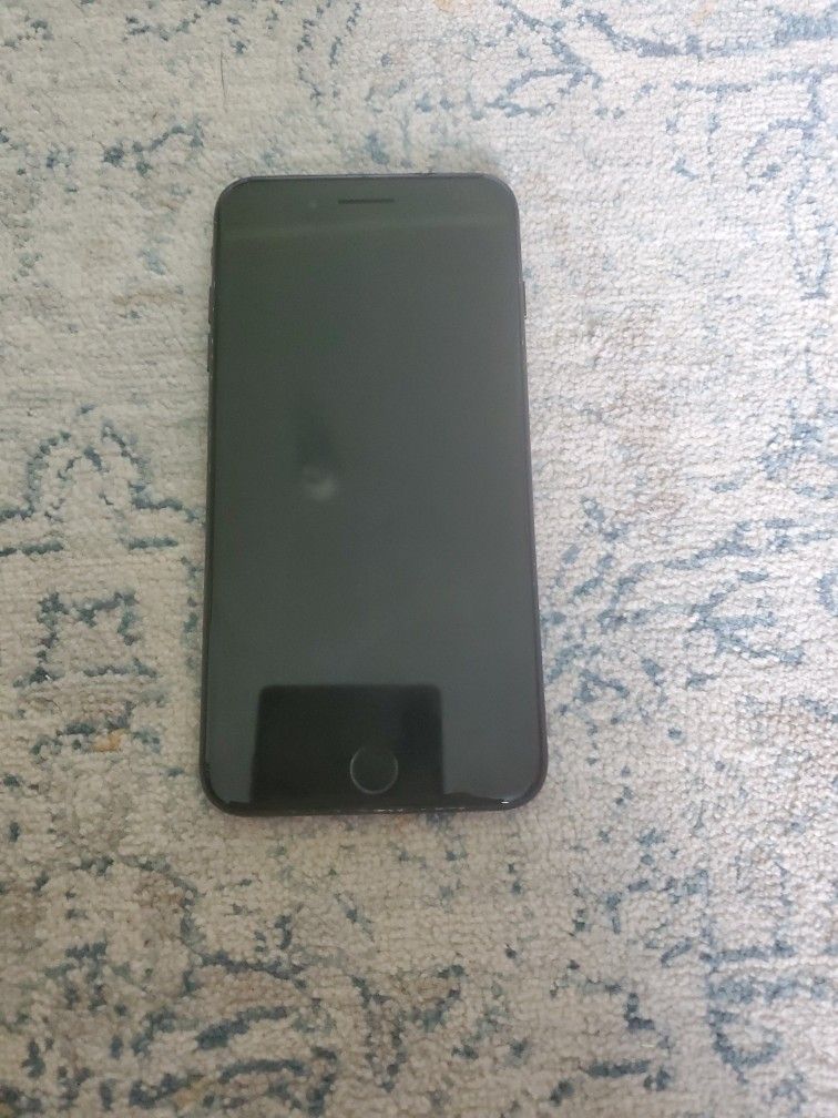 IPhone 7+ (Missing Its Battery)