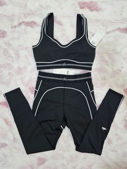 Alo Yoga Sports Bra and Leggings Set