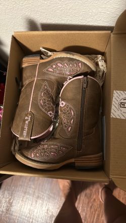 Twisted boots