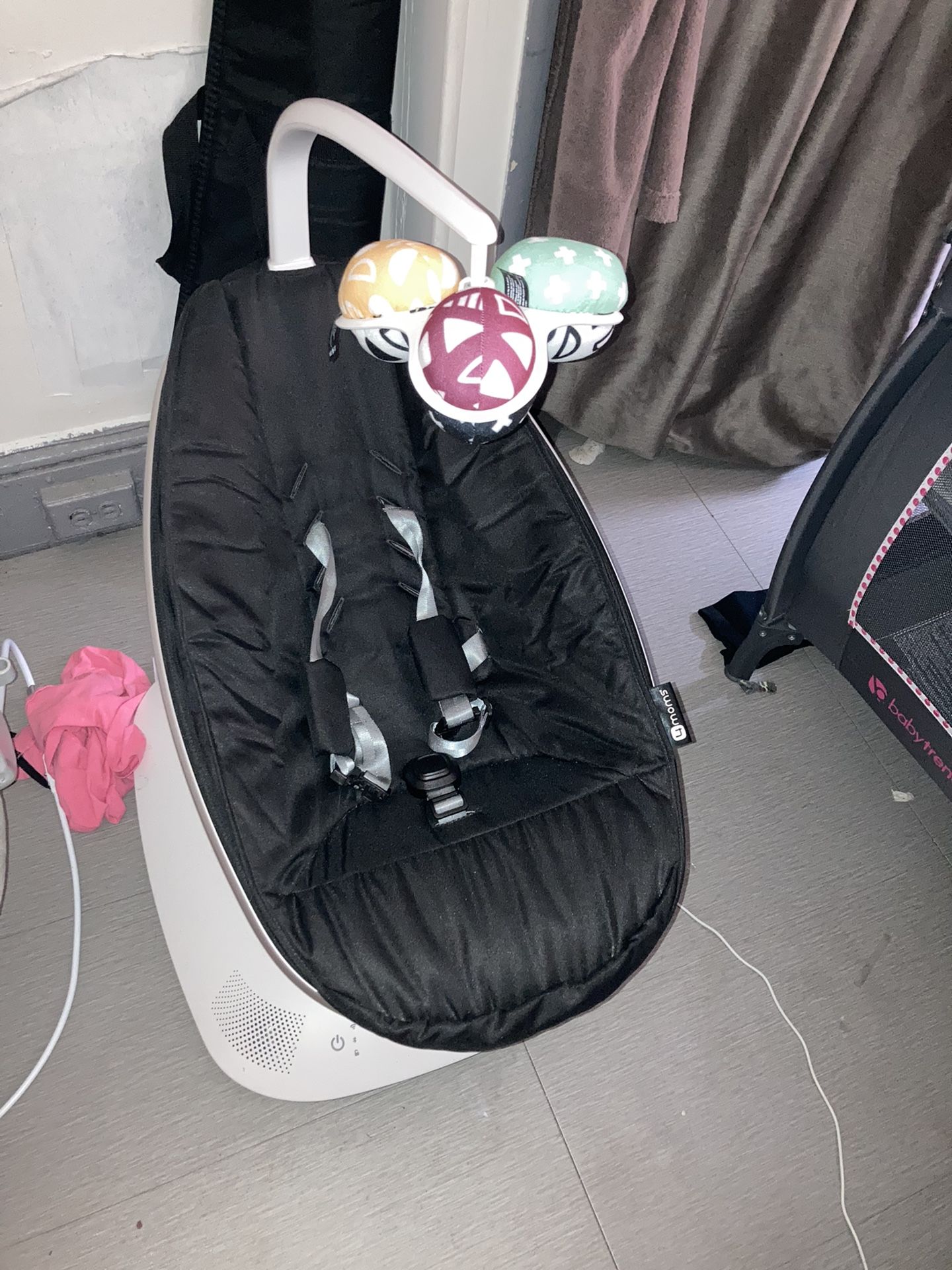 Mamaroo Baby Swing 200$