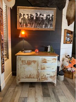 🩷Vintage Chippy Rustic Entry Cabinet🩷