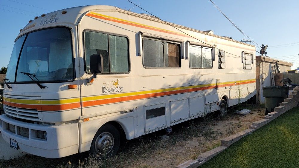 1992 Bounder 36' Rear Bedroom Model