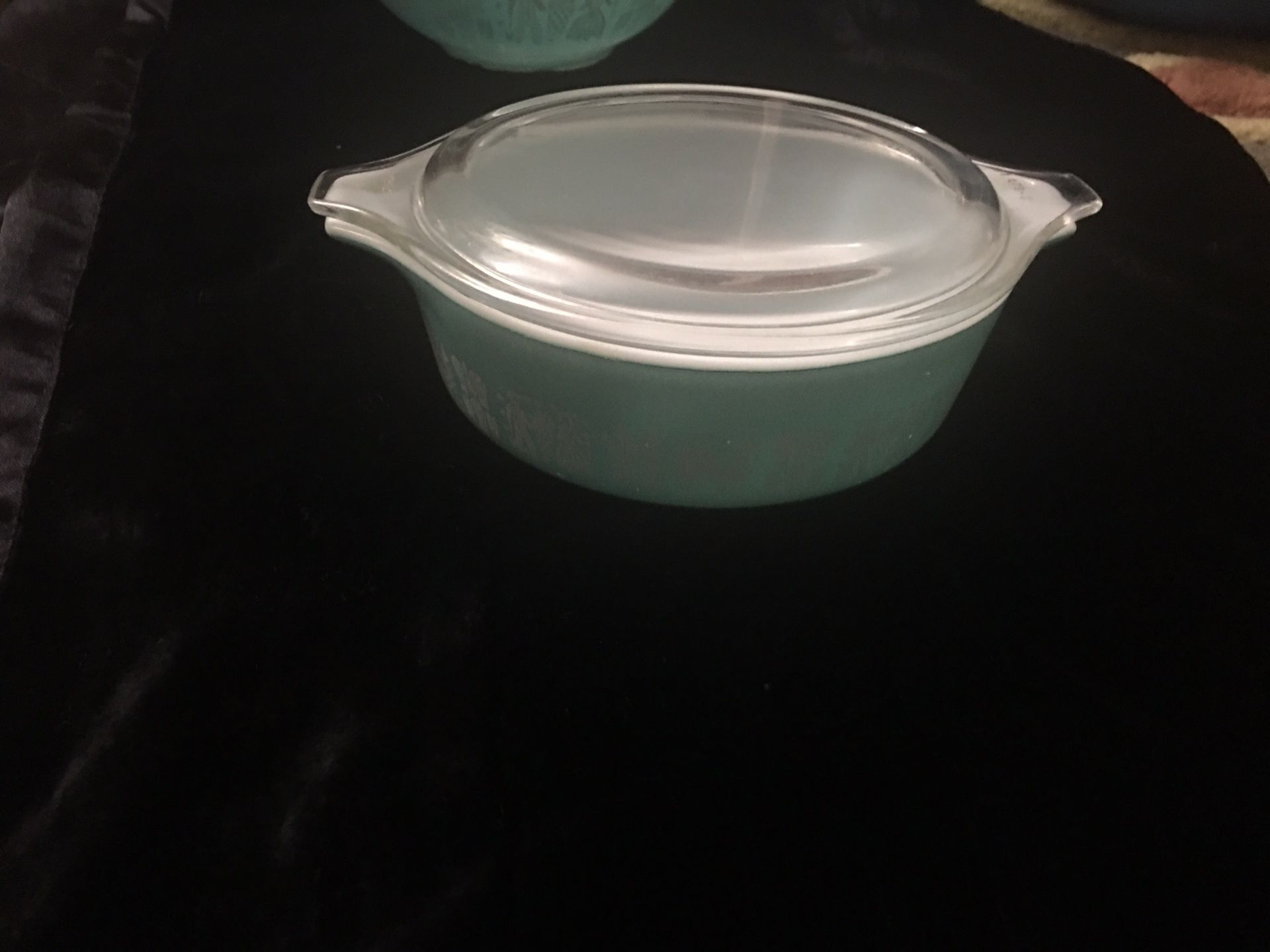 PYREX 1 PINT CASSEROLE DISH WITH LID