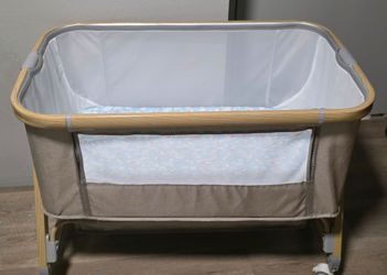 Baby Bassinet Bedside Sleeper with Wheels
