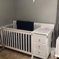 4-1 Davinci Crib With Change Table