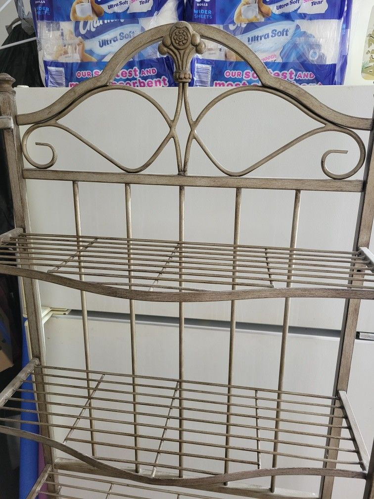 SHELVING UNIT