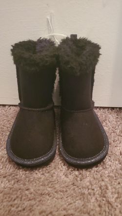 Baby girl boots size 4 brand new