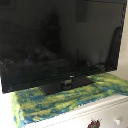 RCA 32” LED LCD Flat Screen TV-Roku Smart