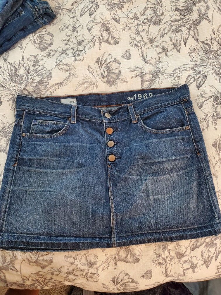 Gap Denim Skirt (size 12)