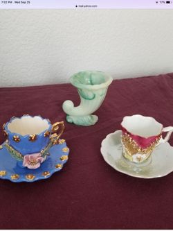 Small decorative teacups and horn decoration