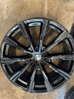 Two bmw blavk wheels 20