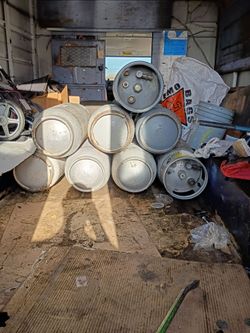8 full  forklift propane tanks